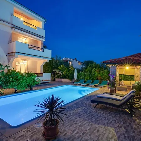 Juric アパート *