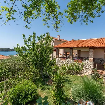 Juric アパート *