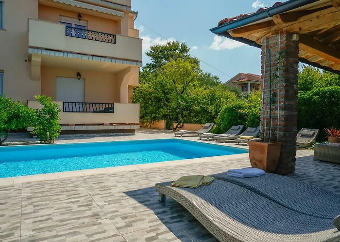 Juric Apartamento Rab Town